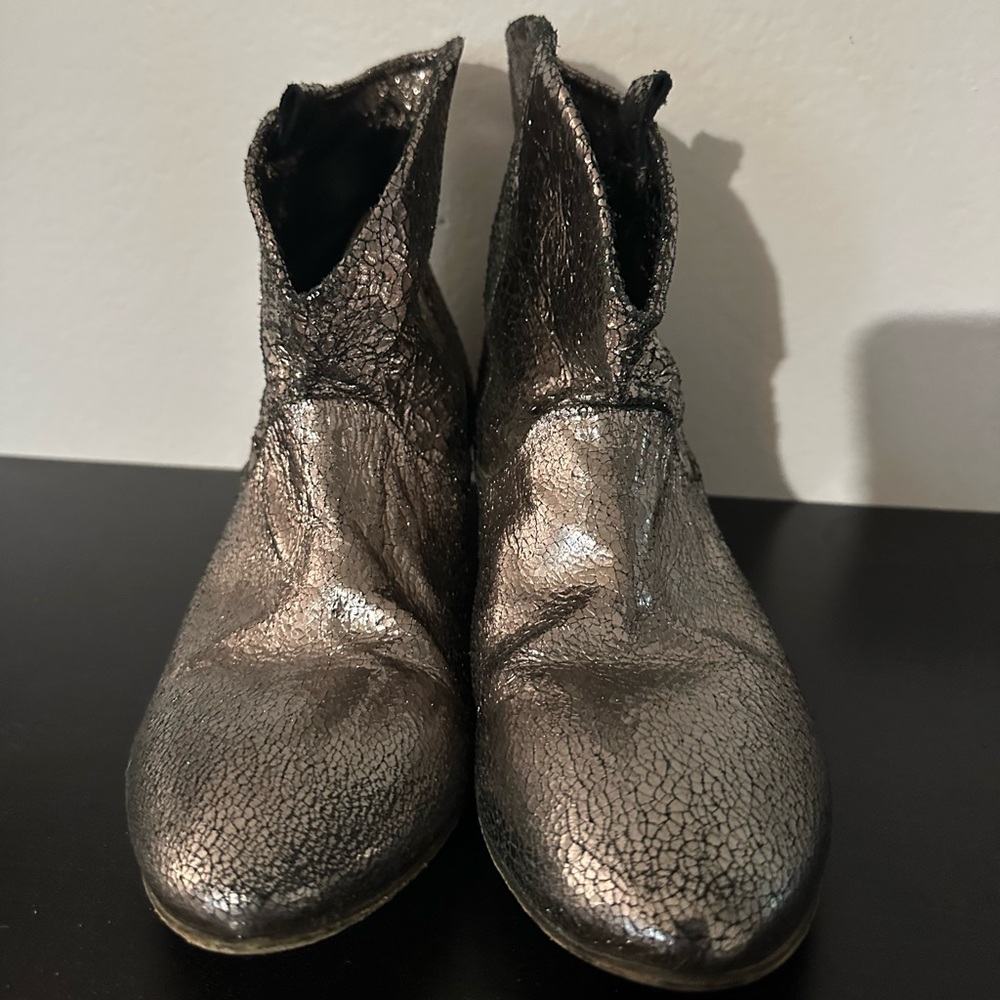 Super fun crackly silvery pewter cowboy booties - Picture 4 of 7